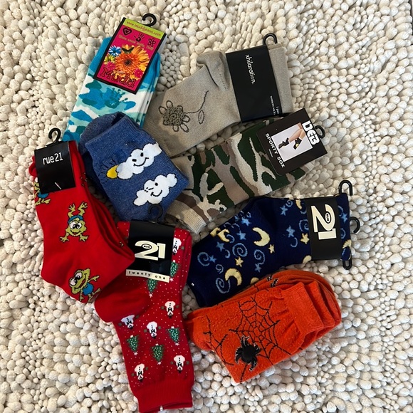 Accessories - 16 Pairs of Fun Socks !!